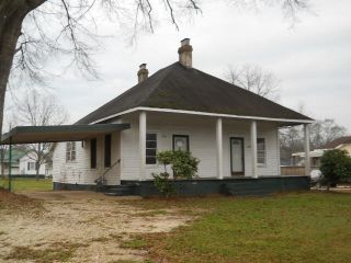 Foreclosed Home - 2410 34TH ST, 36854
