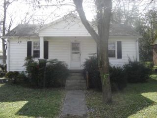 Foreclosed Home - 203 LOCUST ST, 37012