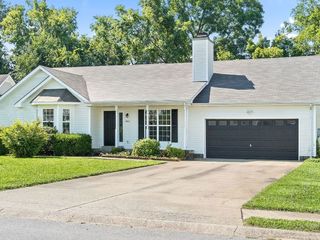 Foreclosed Home - 4041 NEW GRANGE CIR, 37040
