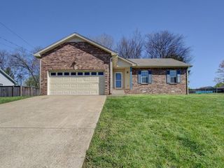 Foreclosed Home - 407 BONNY CASTLE RD, 37040