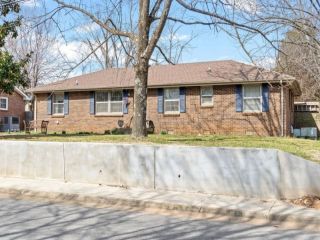 Foreclosed Home - 219 KIRBY DR, 37042