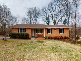 Foreclosed Home - 6 BRANDYWINE DR, 37042
