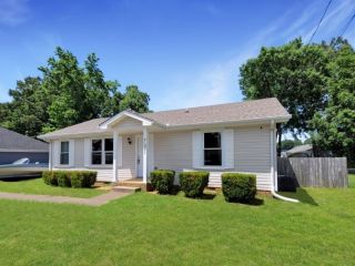 Foreclosed Home - 731 INVER LN, 37042