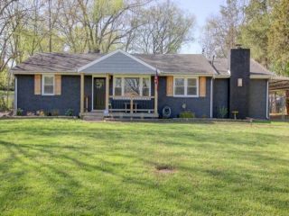 Foreclosed Home - 16 DONELSON DR, 37042