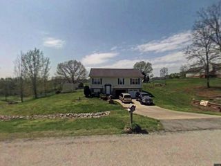 Foreclosed Home - 524 BARNEY LN, 37042