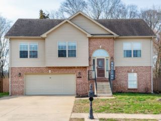 Foreclosed Home - 1402 BRUCETON DR, 37042