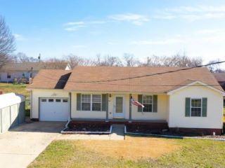 Foreclosed Home - 3435 KINGFISHER DR, 37042