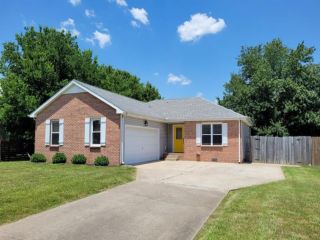 Foreclosed Home - 1783 CHERRY POINT CT, 37042