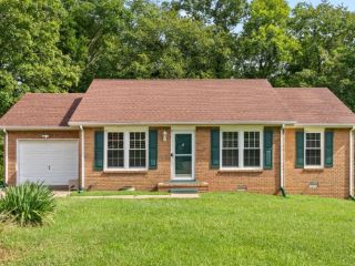 Foreclosed Home - 204 SHERWOOD HILLS DR, 37042
