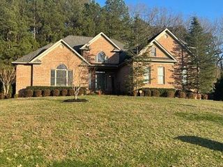 Foreclosed Home - 2026 MOSSY OAK CIR, 37043
