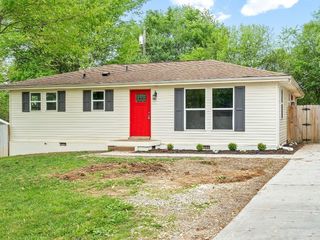 Foreclosed Home - 816 HAYDEN DR, 37043