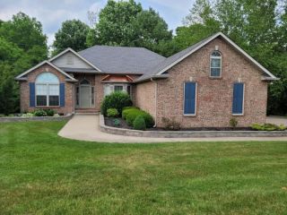 Foreclosed Home - 2569 STONE BRIAR DR, 37043