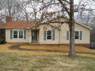 Foreclosed Home - 220 OLD COLUMBIA RD, 37055
