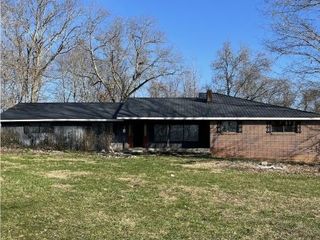 Foreclosed Home - 407 HILL ST, 37096