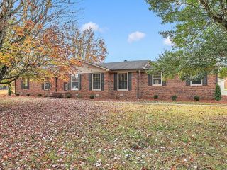 Foreclosed Home - 218 HIGHLAND DR, 37166
