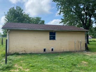 Foreclosed Home - 737 BRIGHT HILL RD, 37166