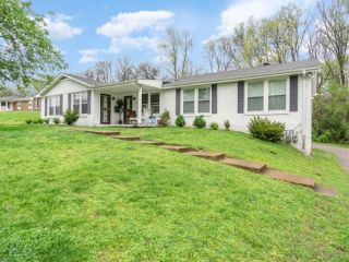 Foreclosed Home - 640 HARPETH BEND DR, 37221
