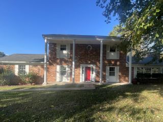 Foreclosed Home - 1820 W LAKE DR NW, 37312