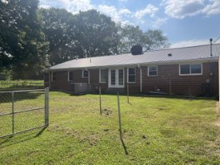 Foreclosed Home - 20366 US 127 N, 37327
