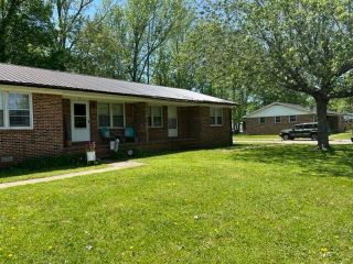 Foreclosed Home - 151 NICOLE ST, 37357