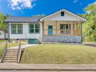 Foreclosed Home - 2610 OAK ST, 37404