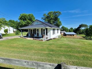 Foreclosed Home - 138 OSCAR BANKS RD, 37601
