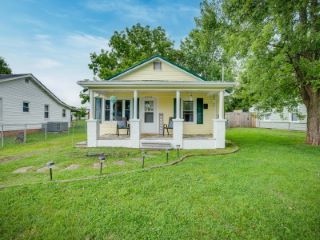 Foreclosed Home - 2320 E SIDE AVE, 37601