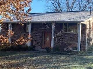 Foreclosed Home - 231 WHISPERING WOODS DR, 37618