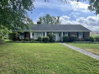 Foreclosed Home - 947 7TH AVE, 37620