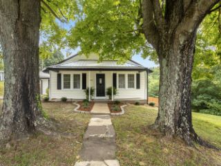 Foreclosed Home - 338 SHELBY AVE, 37642