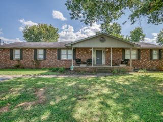Foreclosed Home - 404 W G ST, 37643