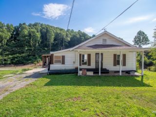 Foreclosed Home - 233 DARK HOLLOW RD, 37659