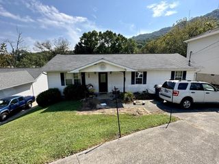 Foreclosed Home - 1121 CHIPPENDALE RD, 37660