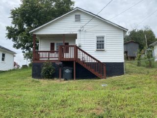 Foreclosed Home - 1212 RIVERSIDE AVE, 37660