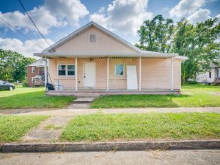 Foreclosed Home - 2100 BERRY ST, 37664