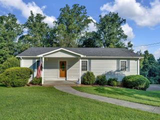Foreclosed Home - 4100 SKYLAND DR, 37664