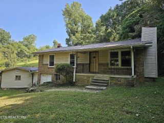 Foreclosed Home - 360 LITTLE COVE CREEK RD, 37714