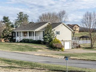 Foreclosed Home - 805 LICK HOLLOW RD, 37743