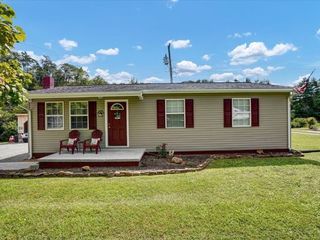 Foreclosed Home - 8639 TAZEWELL HWY, 37869