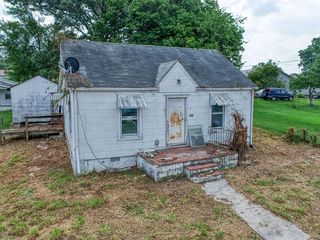 Foreclosed Home - 127 HENDERSON ST, 37873