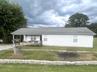 Foreclosed Home - 1013 SWEETWATER VONORE RD, 37874