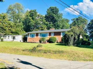 Foreclosed Home - 1006 JAMES ST, 37879