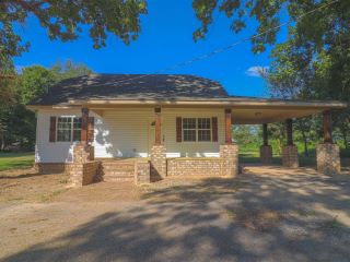 Foreclosed Home - 9767 HIGHWAY 19 W, 38012