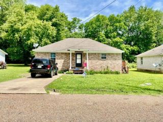 Foreclosed Home - 426 DIXON AVE, 38019