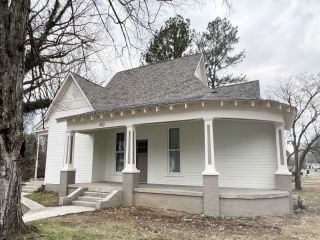 Foreclosed Home - 403 S COLLEGE ST, 38040