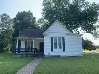 Foreclosed Home - 418 S COLLEGE ST, 38040