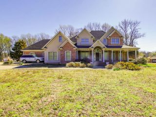 Foreclosed Home - 660 MAPLE HILL DR, 38058