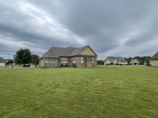 Foreclosed Home - 15 EAGLE VALLEY DR, 38060