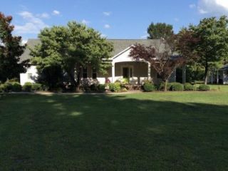 Foreclosed Home - 1825 FAIRWAY DR, 38067