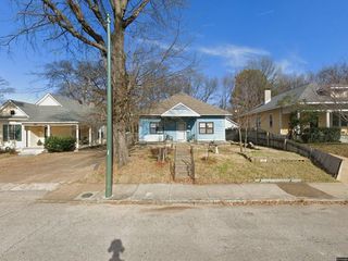 Foreclosed Home - 1984 YOUNG AVE, 38104
